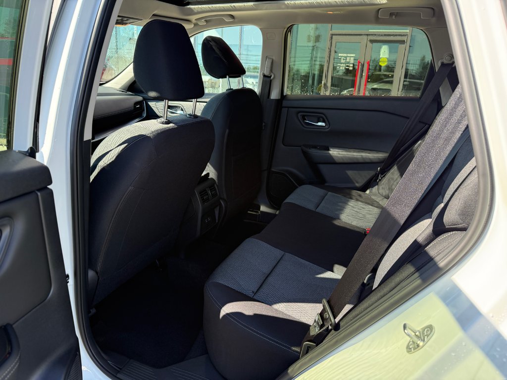 2025 Nissan Rogue AWD SV Moonroof in Bathurst, New Brunswick - 10 - w1024h768px