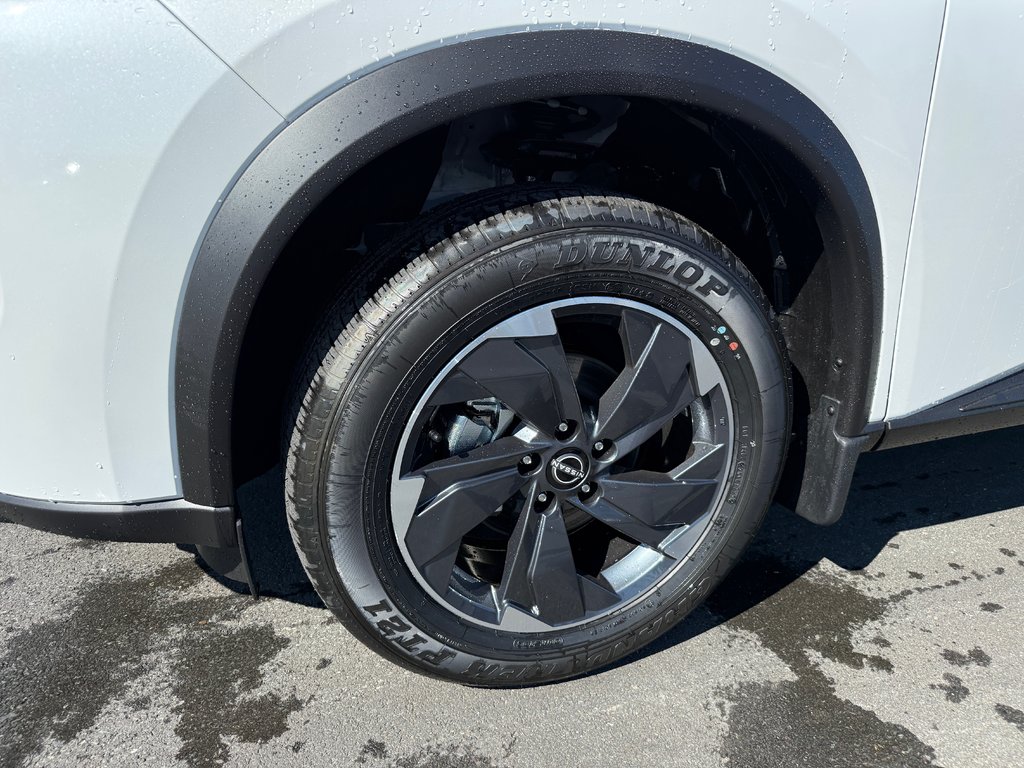 2025 Nissan Rogue AWD SV Moonroof in Bathurst, New Brunswick - 9 - w1024h768px