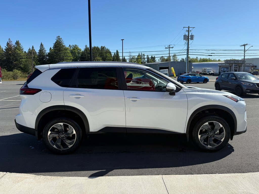 2025 Nissan Rogue AWD SV Moonroof in Bathurst, New Brunswick - 4 - w1024h768px