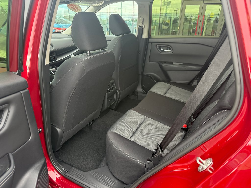 2026 Nissan Rogue AWD SV Moonroof in Bathurst, New Brunswick - 11 - w1024h768px