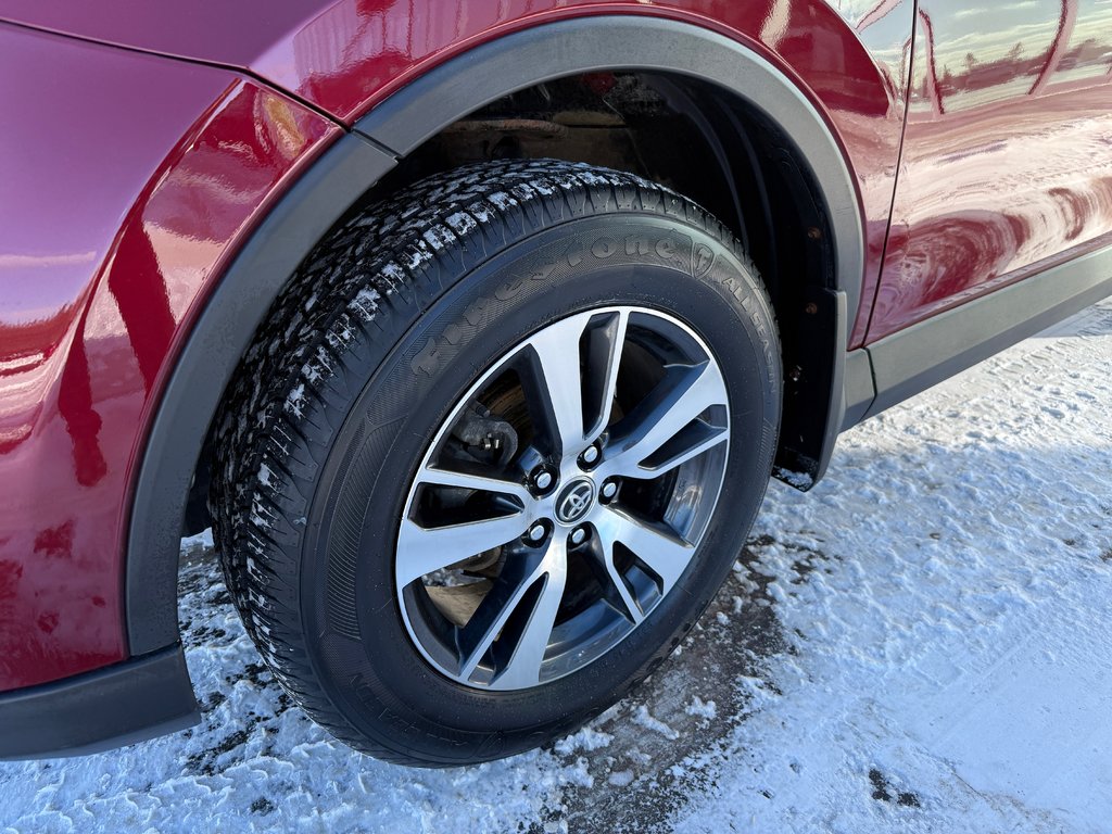 Toyota RAV4 AWD LE 2018 à Bathurst, Nouveau-Brunswick - 9 - w1024h768px