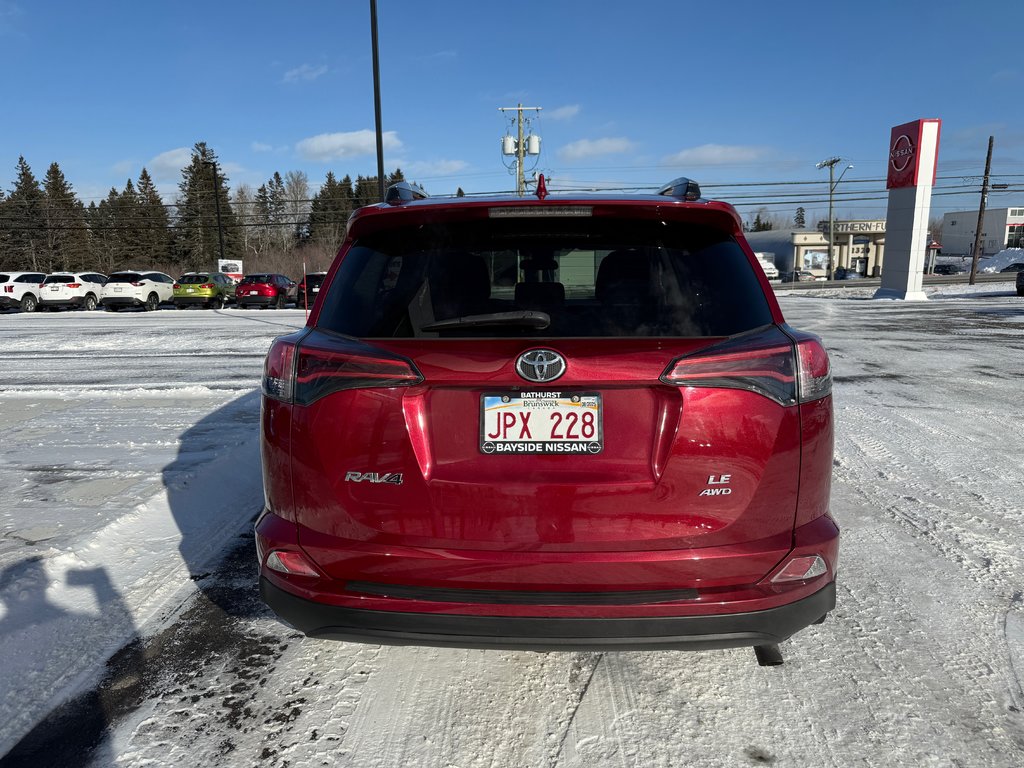 Toyota RAV4 AWD LE 2018 à Bathurst, Nouveau-Brunswick - 4 - w1024h768px