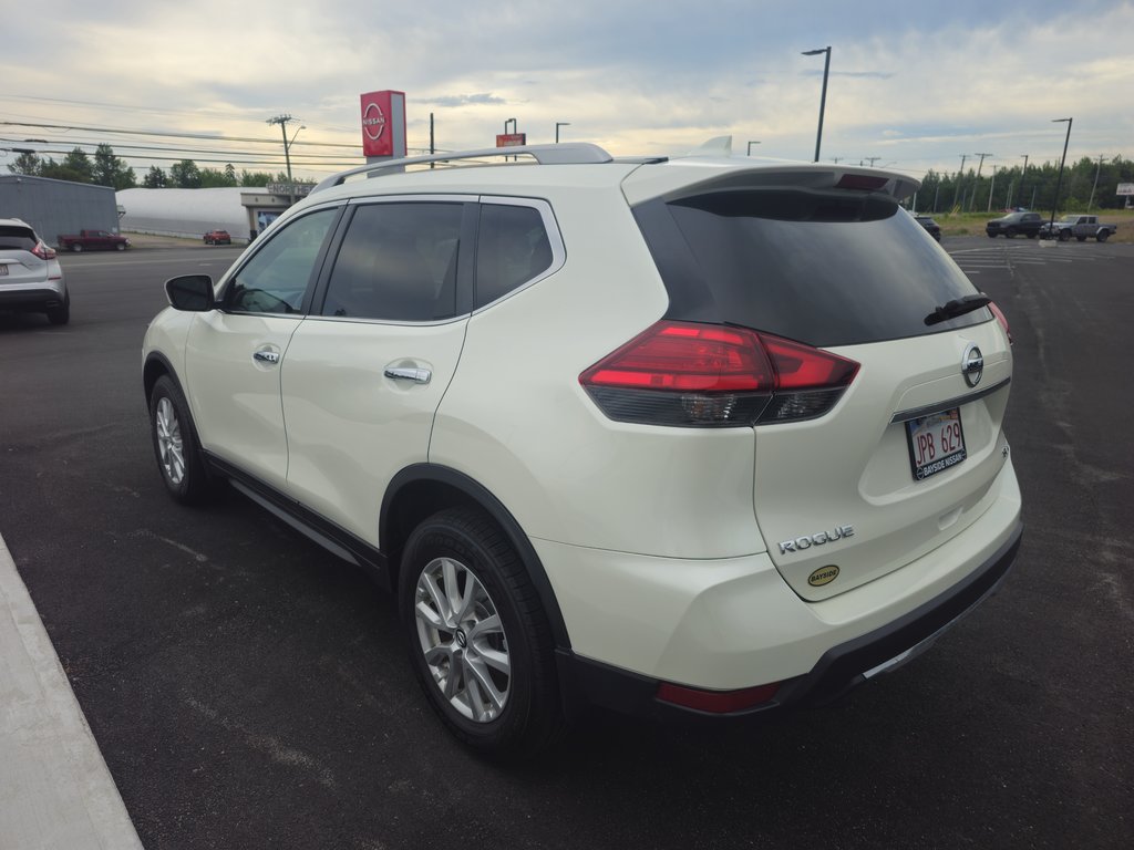 2017  Rogue SV AWD CVT in Bathurst, New Brunswick - 5 - w1024h768px