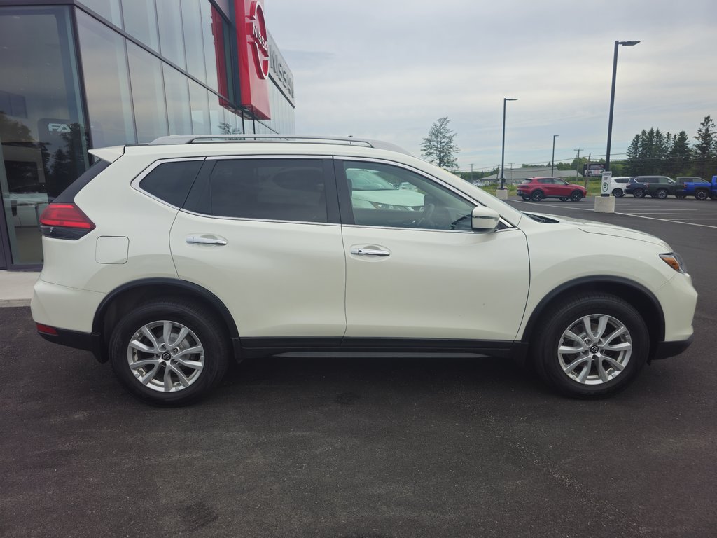 2017  Rogue SV AWD CVT in Bathurst, New Brunswick - 2 - w1024h768px