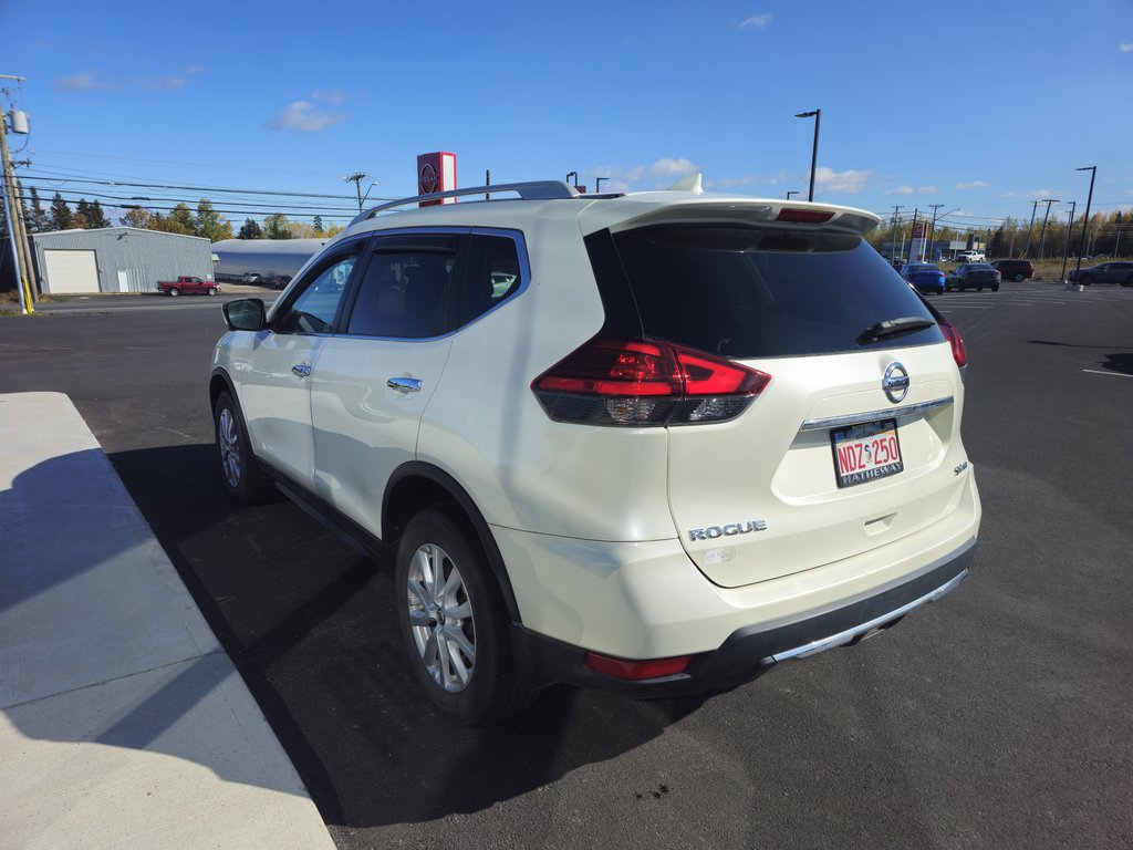 2017  Rogue SV AWD CVT in Bathurst, New Brunswick - 5 - w1024h768px