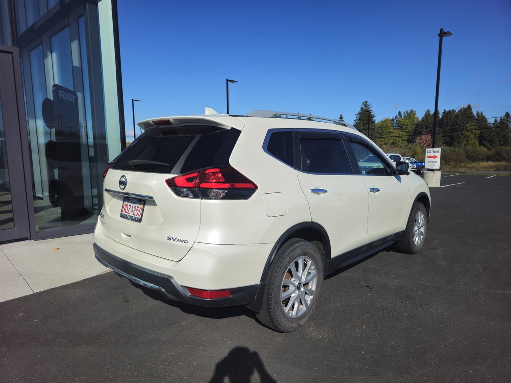 2017  Rogue SV AWD CVT in Bathurst, New Brunswick - 3 - w1024h768px