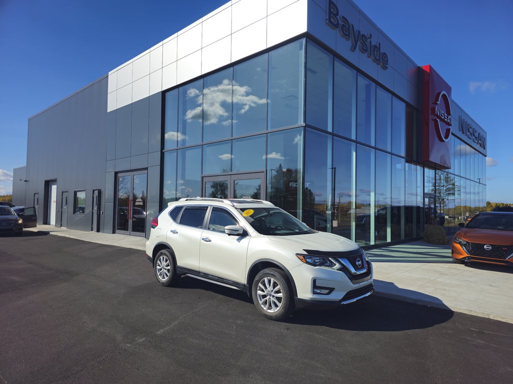 2017  Rogue SV AWD CVT in Bathurst, New Brunswick - 1 - w1024h768px