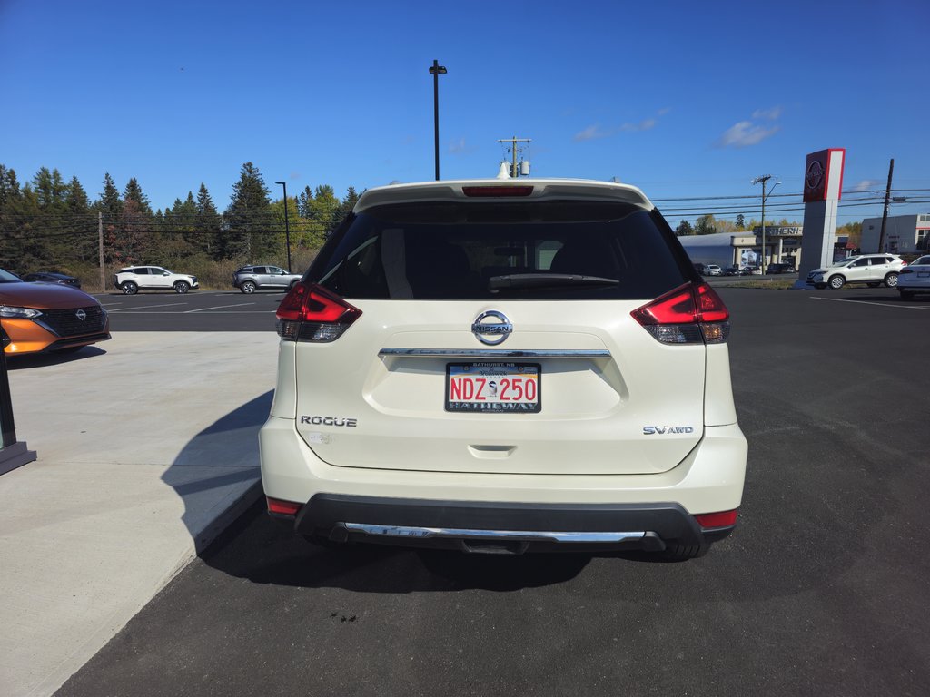 2017  Rogue SV AWD CVT in Bathurst, New Brunswick - 4 - w1024h768px