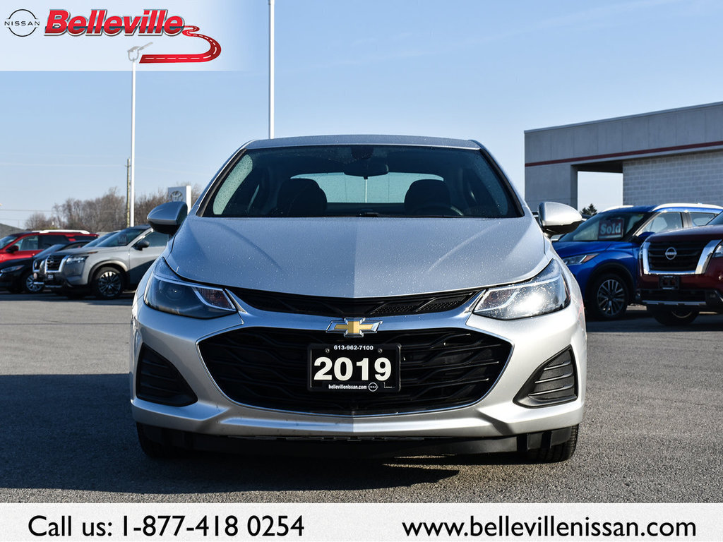 2019 Chevrolet Cruze in Belleville, Ontario - 2 - w1024h768px