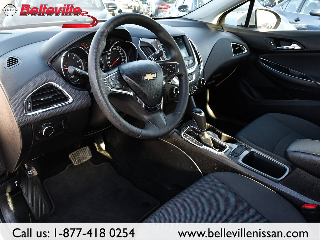2019 Chevrolet Cruze in Belleville, Ontario - 12 - w1024h768px
