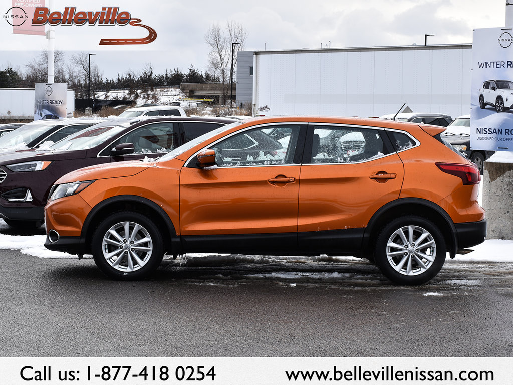 2017 Nissan Qashqai in Belleville, Ontario - 5 - w1024h768px