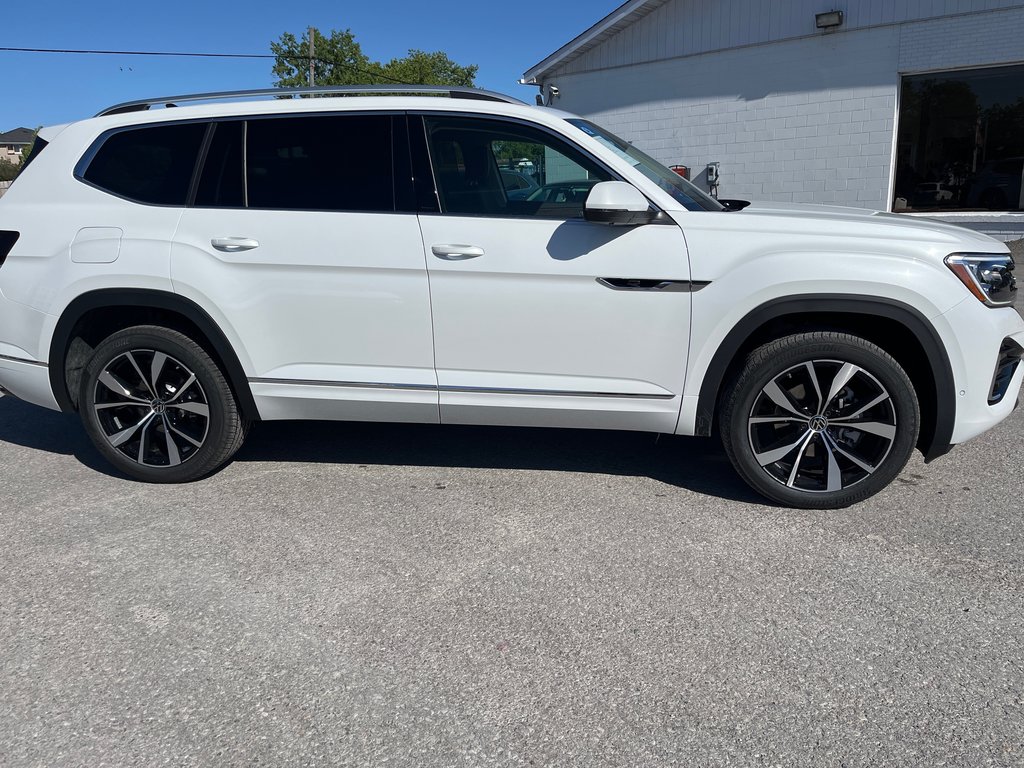 2024 Volkswagen Atlas in Pickering, Ontario - 4 - w1024h768px