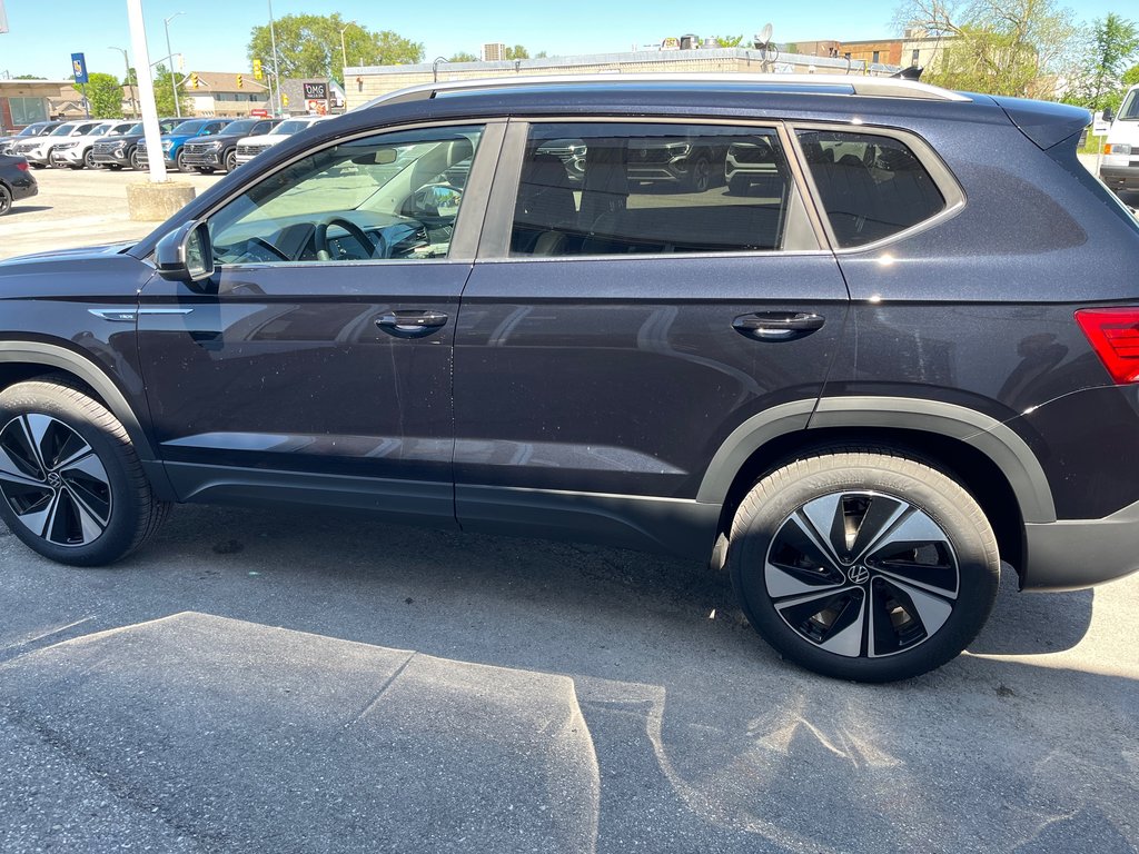 2024 Volkswagen Taos in Pickering, Ontario - 9 - w1024h768px