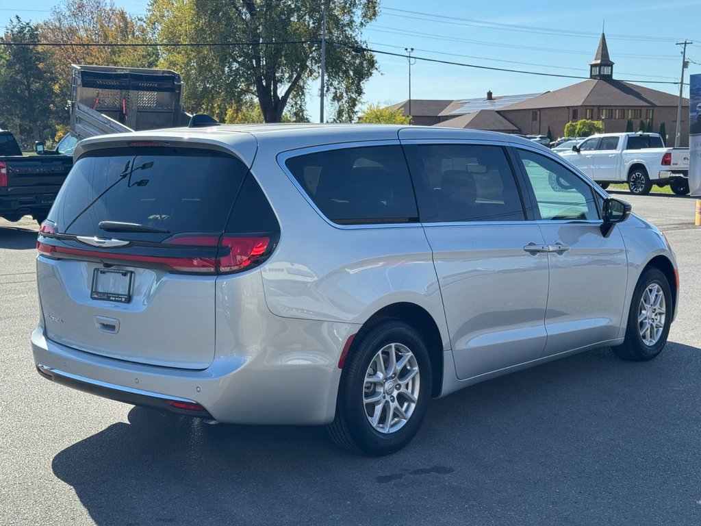 Chrysler Pacifica SELECT 2026-2