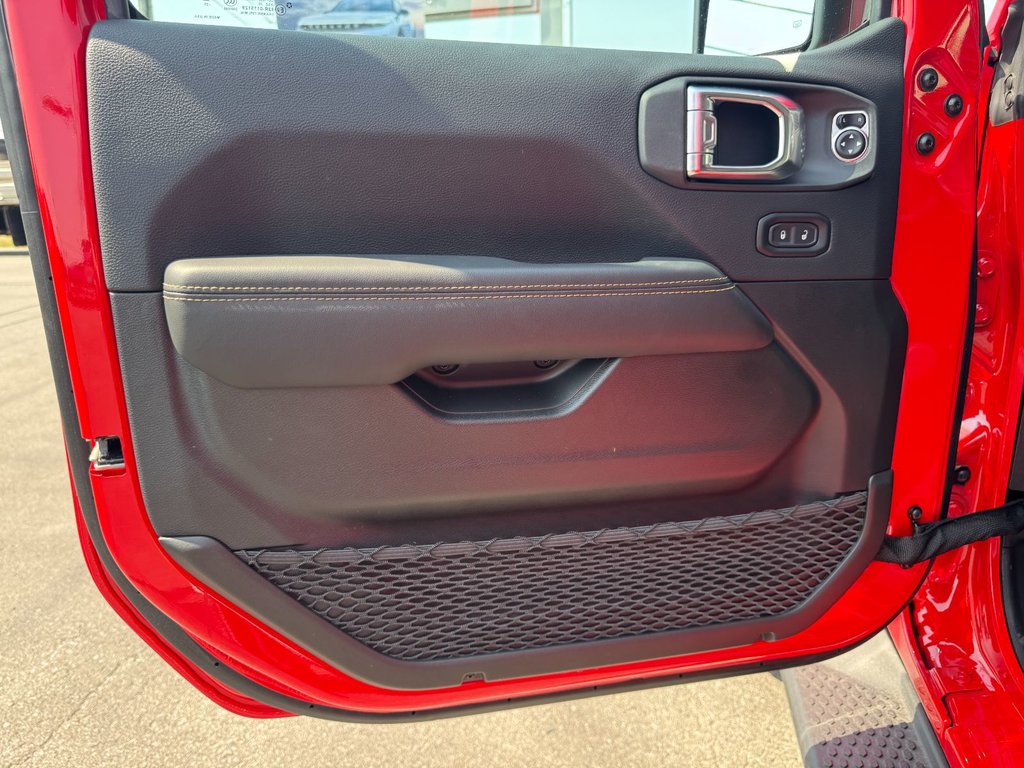 Jeep Wrangler 4-Door SAHARA 2025-5