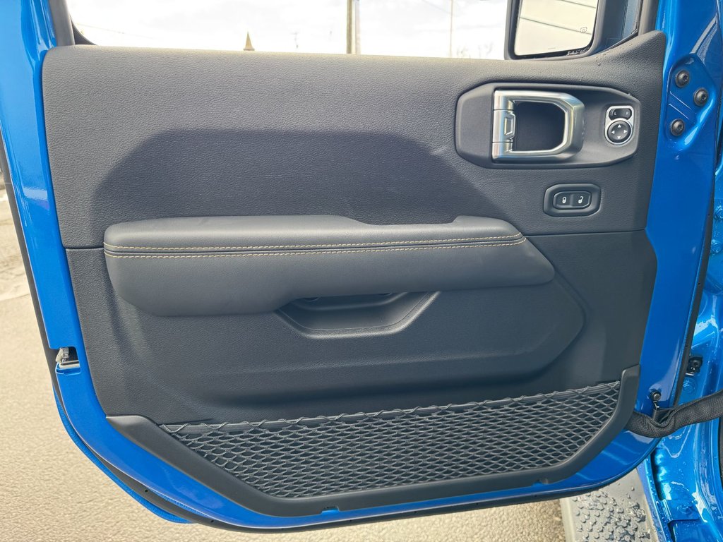 Jeep Wrangler 4-Door SAHARA 2026-5