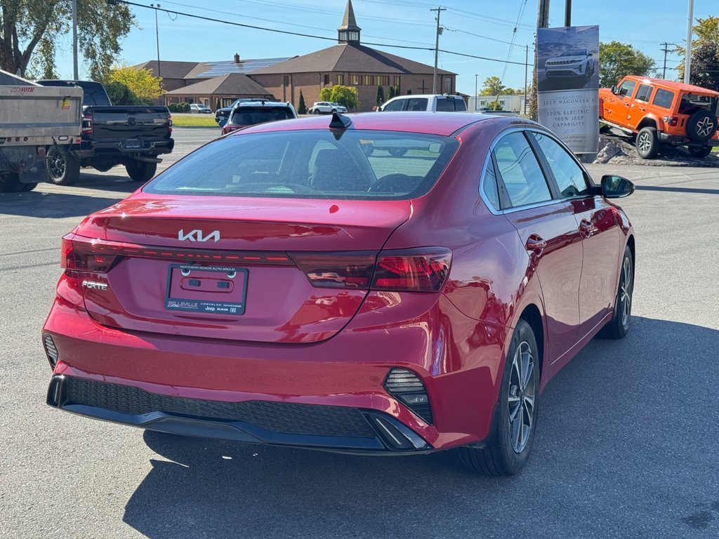 2022 Kia Forte GT-Line-2