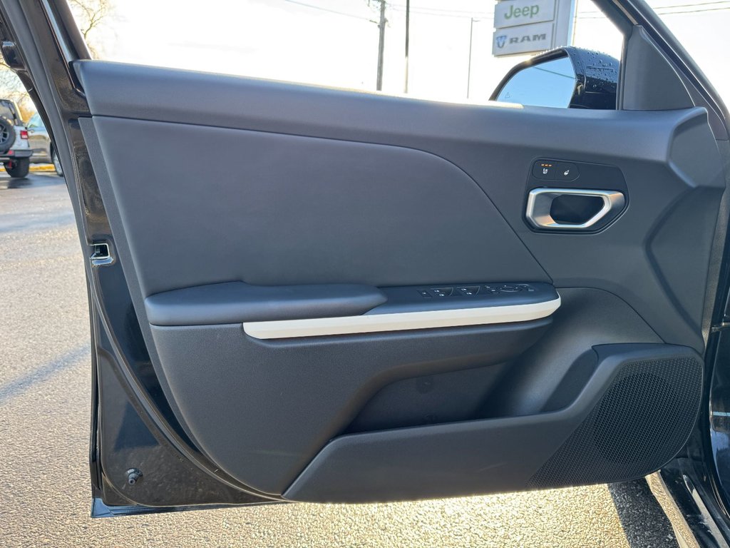 2025 Kia K4 GT-Line Turbo-6