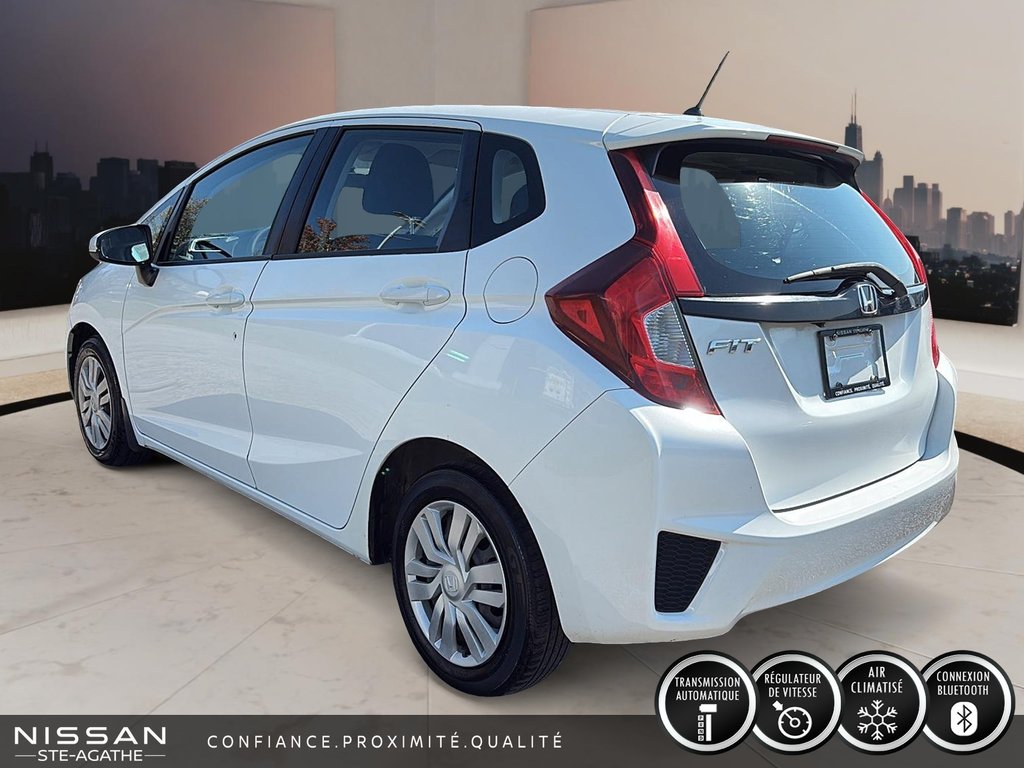 2016 Honda Fit LX in Ste-Agathe des Monts, Quebec - 5 - w1024h768px