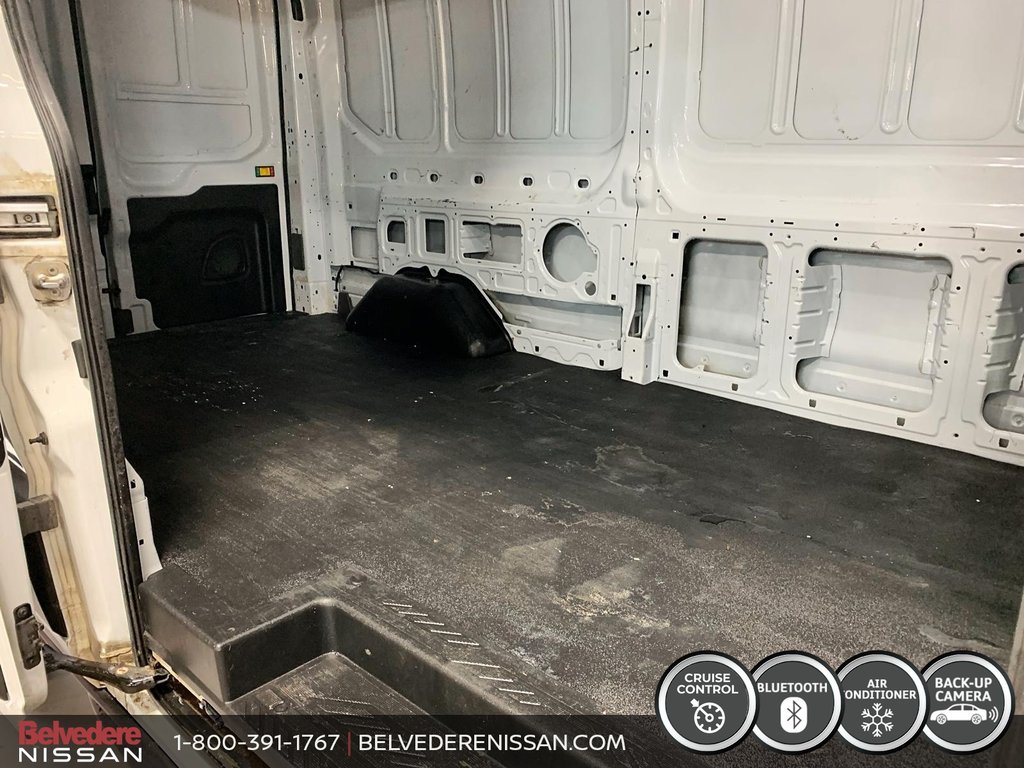2023 Ford E-Transit Cargo Van ELECTRIQUE 68KWH 203KM AUTO CAMERA in Saint-Jérôme, Quebec - 10 - w1024h768px