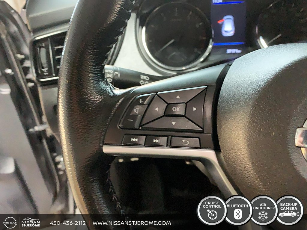 Nissan Qashqai SV AWD AUTOMATIQUE TOIT CAMÉRA RECUL MAGS USB 2023 à Charlemagne, Québec - 17 - w1024h768px