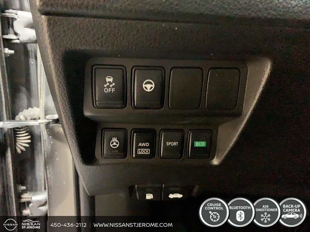 Nissan Qashqai SV AWD AUTOMATIQUE TOIT CAMÉRA RECUL MAGS USB 2023 à Charlemagne, Québec - 16 - w1024h768px