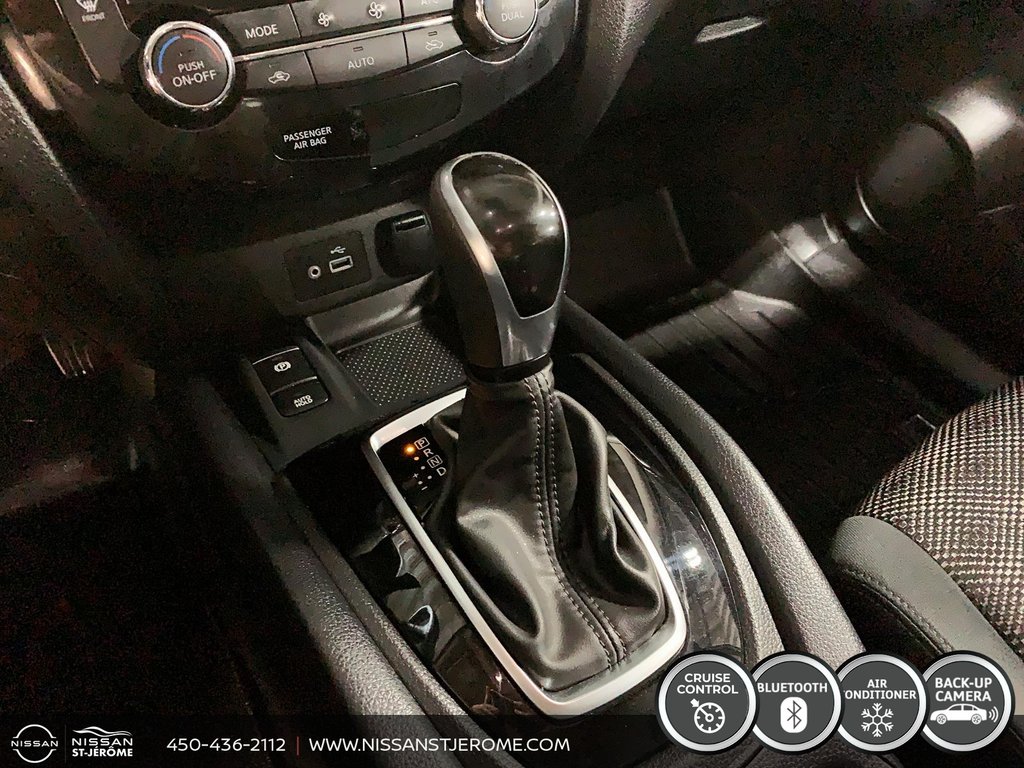 Nissan Qashqai SV AWD AUTOMATIQUE TOIT CAMÉRA RECUL MAGS USB 2023 à Charlemagne, Québec - 15 - w1024h768px