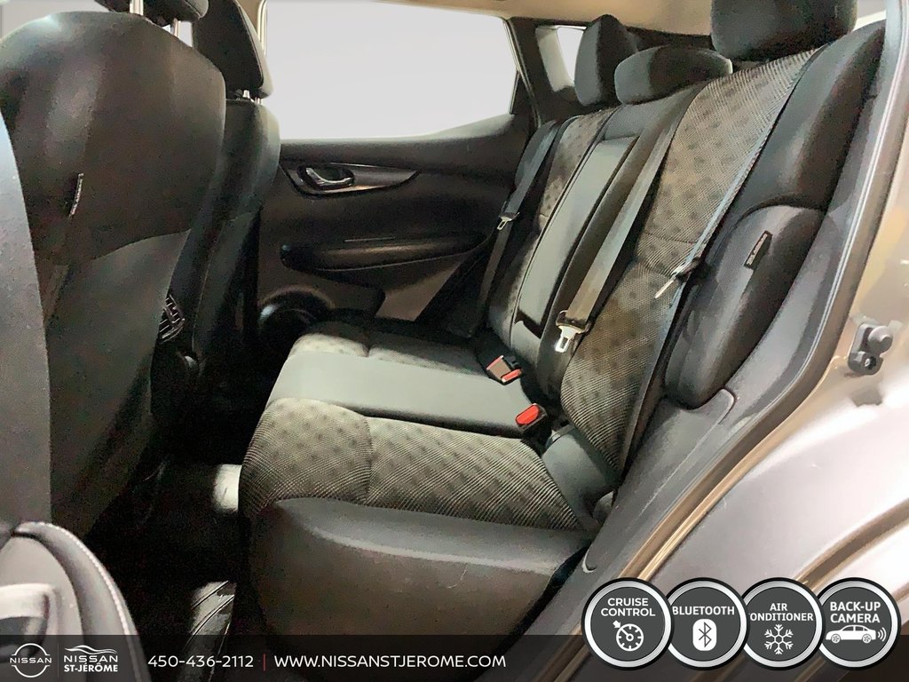 Nissan Qashqai SV AWD AUTOMATIQUE TOIT CAMÉRA RECUL MAGS USB 2023 à Charlemagne, Québec - 10 - w1024h768px