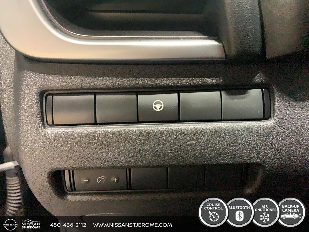 2022 Nissan Rogue SV in Charlemagne, Quebec - 17 - w1024h768px