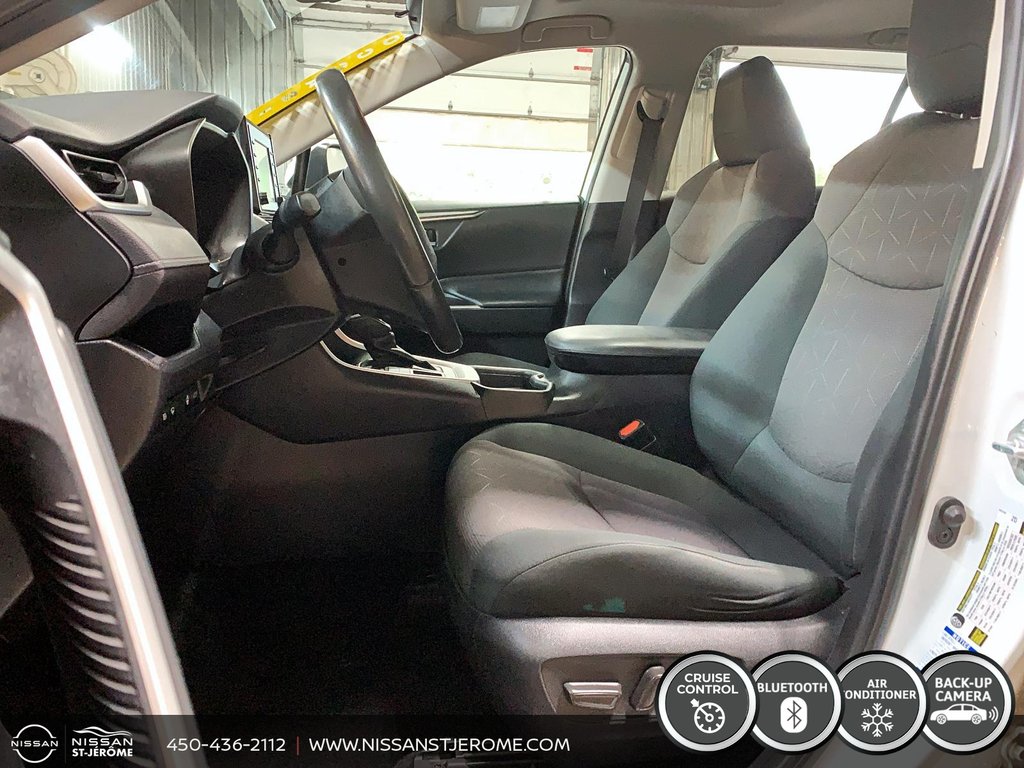 Toyota RAV4 XLE AWD A/C BLUETOOTH MAGS TOIT OUVRANT CAMÉRA USB 2019 à Charlemagne, Québec - 9 - w1024h768px
