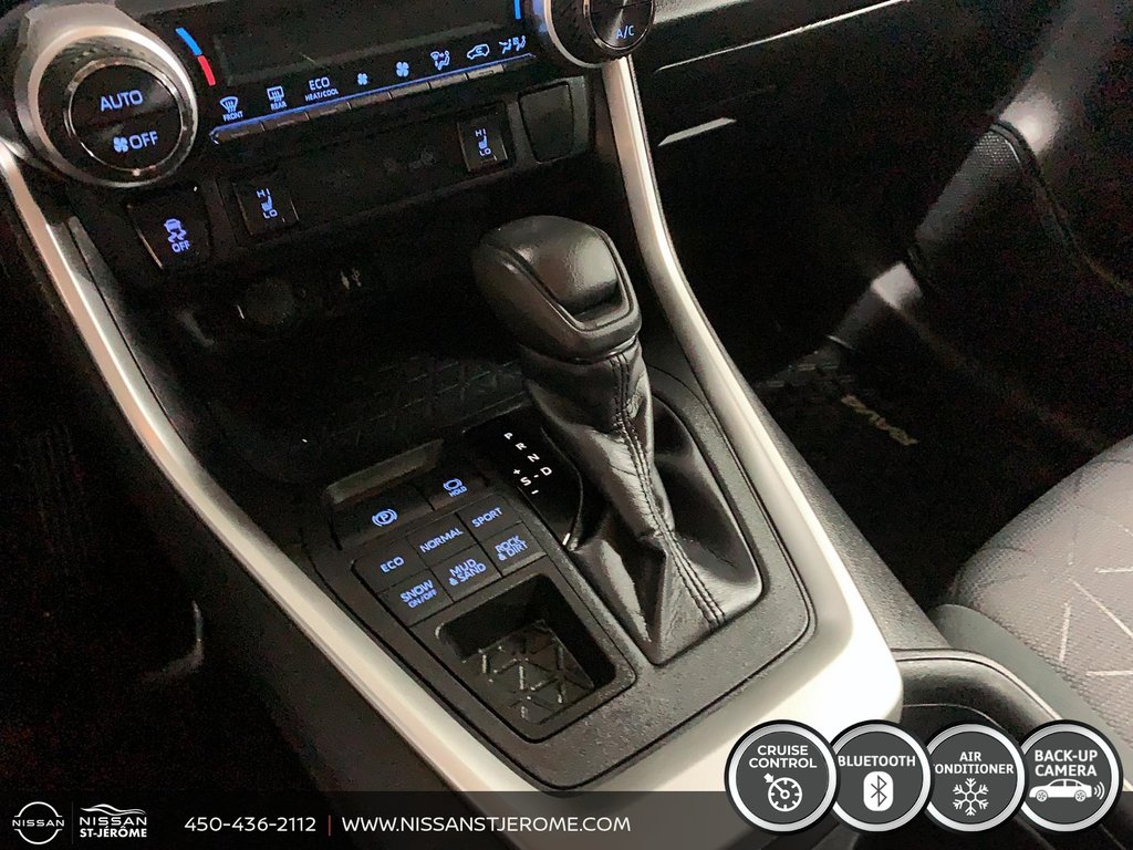 Toyota RAV4 XLE AWD A/C BLUETOOTH MAGS TOIT OUVRANT CAMÉRA USB 2019 à Charlemagne, Québec - 15 - w1024h768px