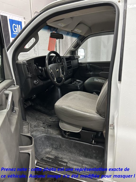 2018 Chevrolet Express Cargo Van in Rivière-du-Loup, Quebec - 17 - w1024h768px
