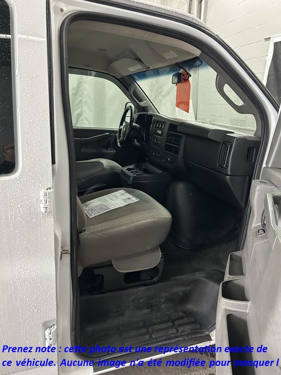 2018 Chevrolet Express Cargo Van in Rivière-du-Loup, Quebec - 15 - w1024h768px
