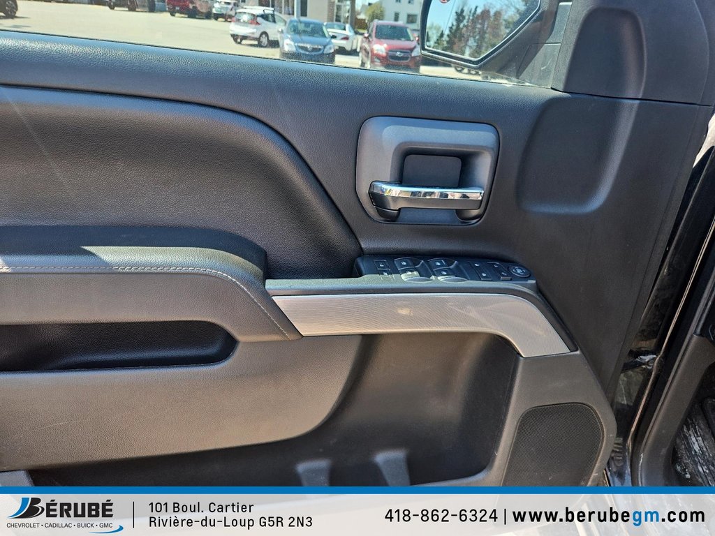 2017 Chevrolet Silverado 1500 LT in Rivière-du-Loup, Quebec - 9 - w1024h768px