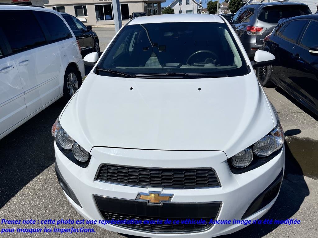 2016 Chevrolet Sonic in Rivière-du-Loup, Quebec - 2 - w1024h768px