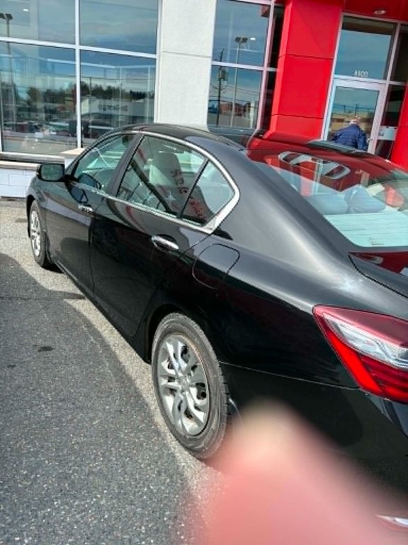 2017 Honda Accord Sedan SE in Saint-Georges, Quebec - 2 - w1024h768px