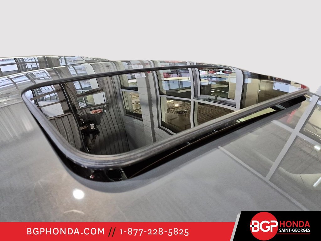 Honda Civic Sedan Hybrid HYBRID TOURING 2025 à Saint-Georges, Québec - 16 - w1024h768px