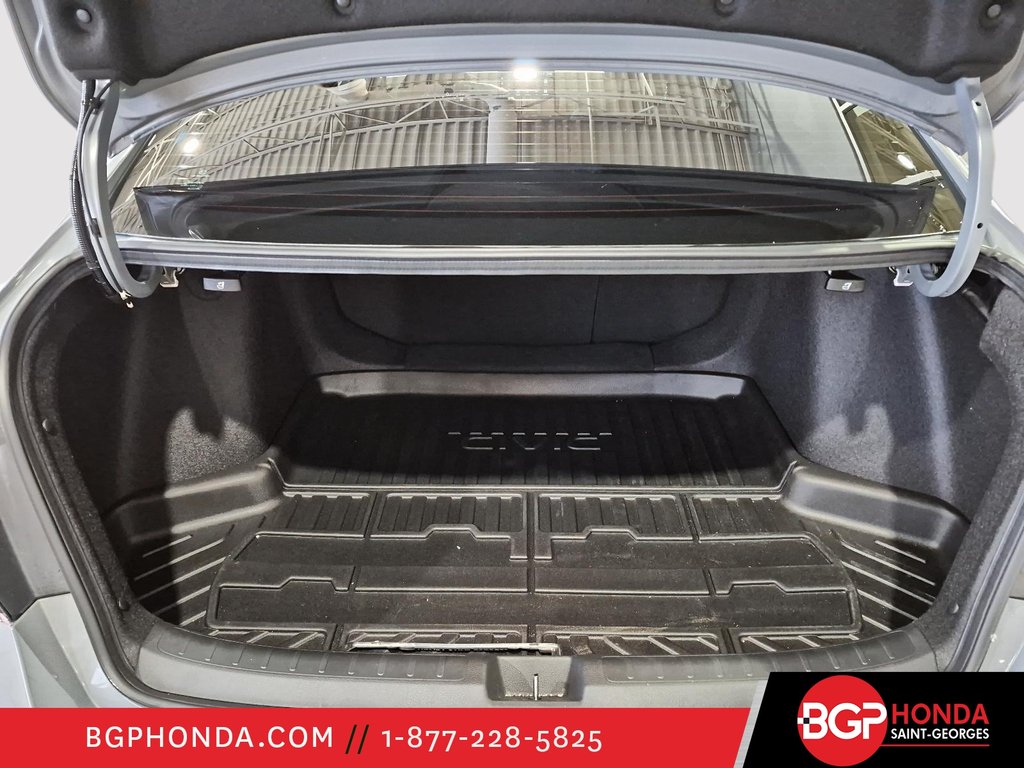 Honda Civic Sedan Hybrid HYBRID TOURING 2025 à Saint-Georges, Québec - 6 - w1024h768px
