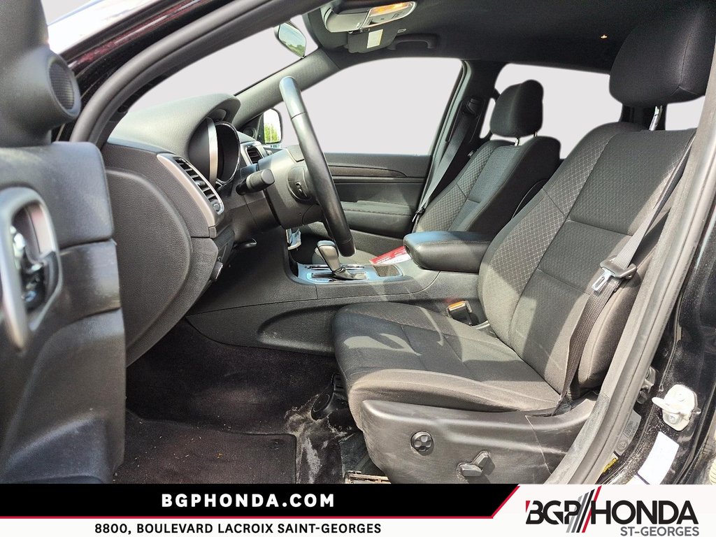 2018 Jeep Grand Cherokee LAREDO in Saint-Georges, Quebec - 9 - w1024h768px