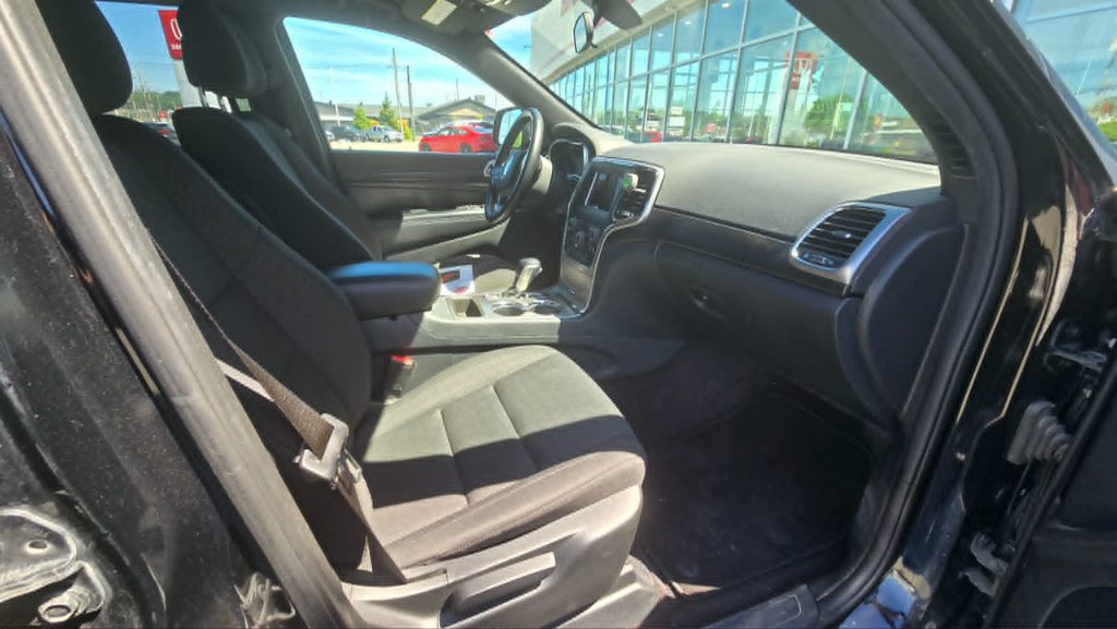 2018 Jeep Grand Cherokee LAREDO in Saint-Georges, Quebec - 11 - w1024h768px