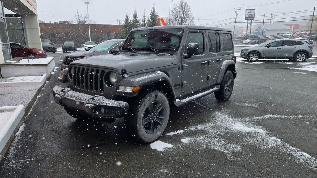 2022 Jeep Wrangler Unlimited Sahara Altitude in Saint-Georges, Quebec - 4 - w1024h768px