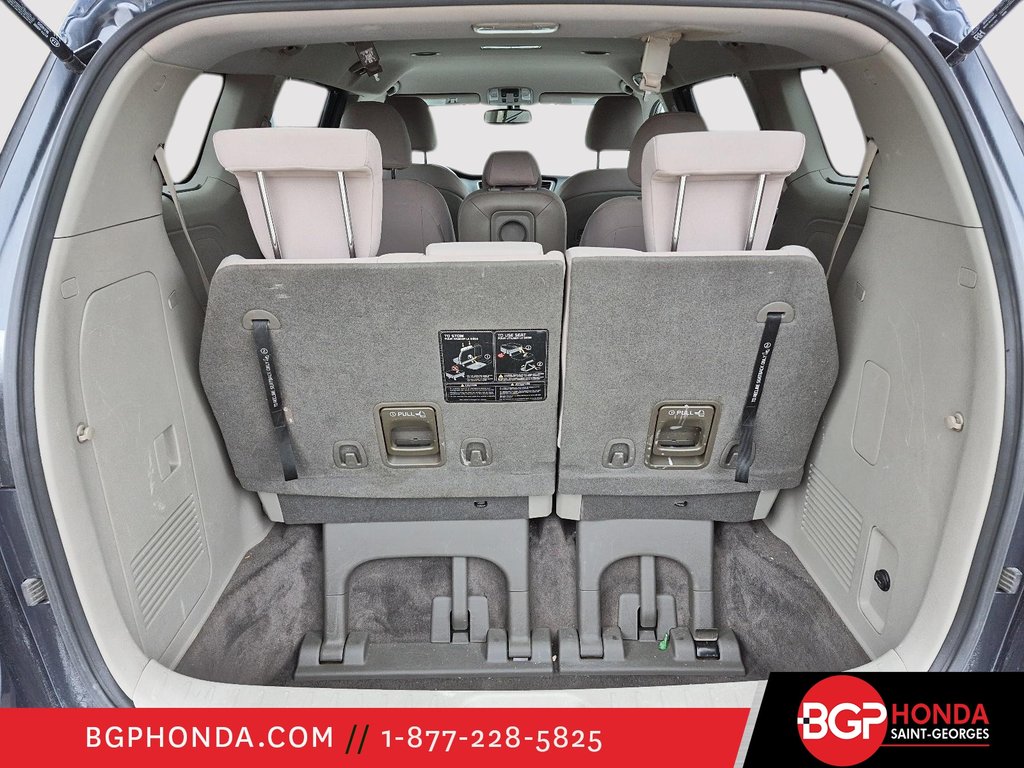 2016 Kia Sedona LX in Saint-Georges, Quebec - 6 - w1024h768px
