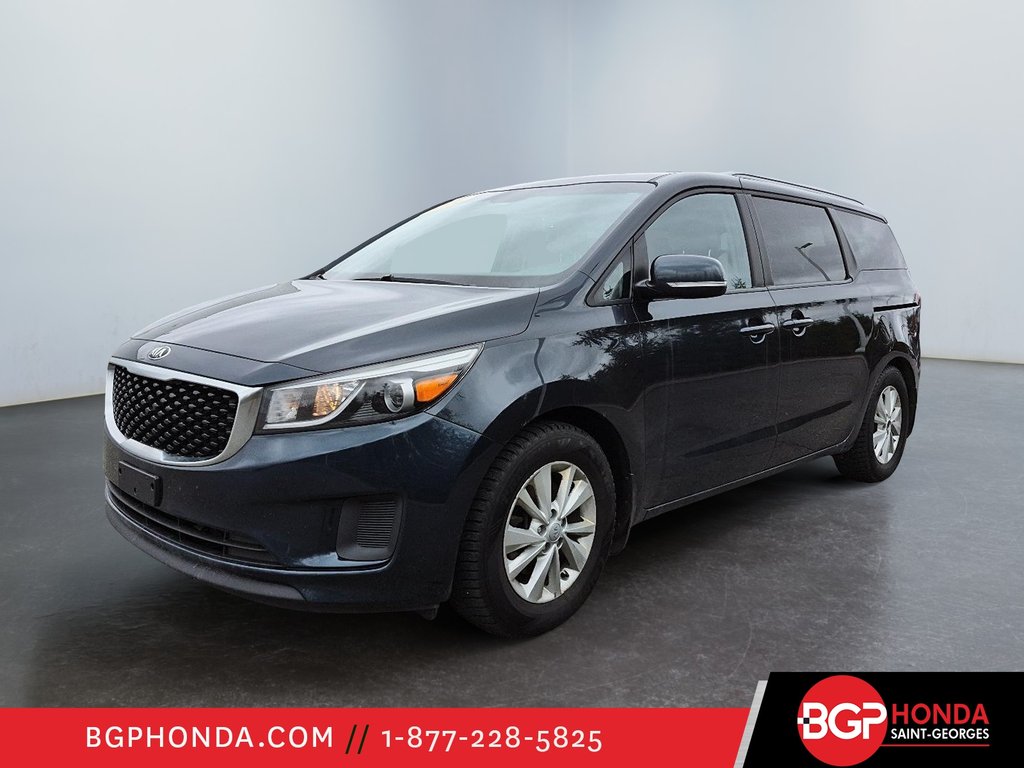 2016 Kia Sedona LX in Saint-Georges, Quebec - 1 - w1024h768px