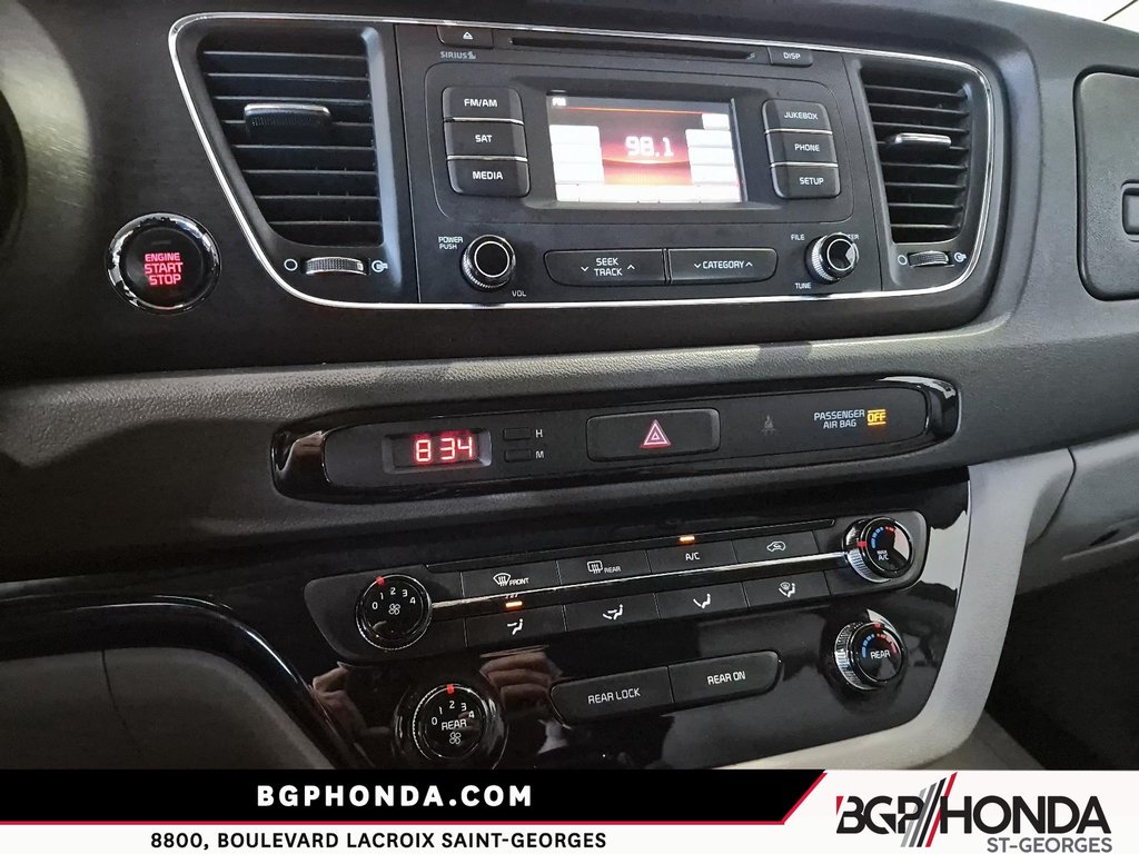 2016 Kia Sedona LX in Saint-Georges, Quebec - 17 - w1024h768px