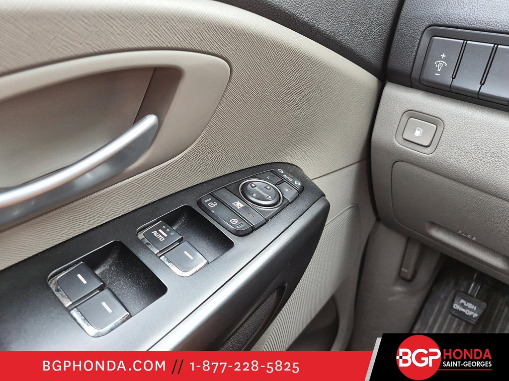 2016 Kia Sedona LX in Saint-Georges, Quebec - 12 - w1024h768px