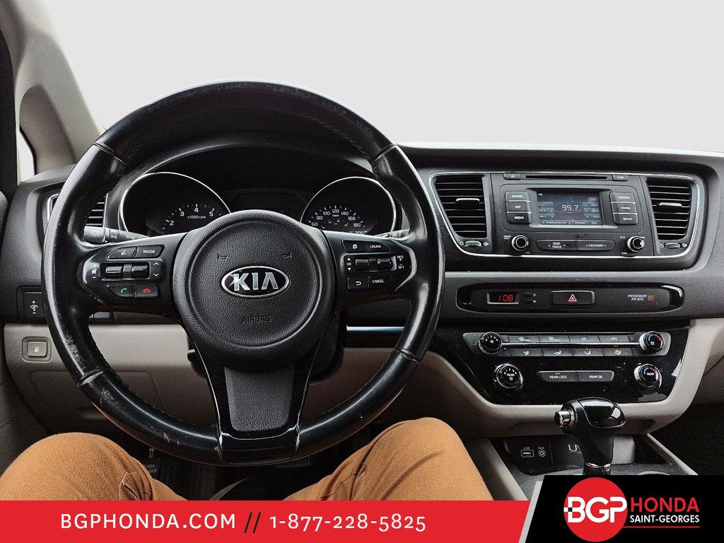 2016 Kia Sedona LX in Saint-Georges, Quebec - 11 - w1024h768px