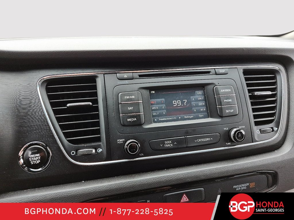 2016 Kia Sedona LX in Saint-Georges, Quebec - 18 - w1024h768px