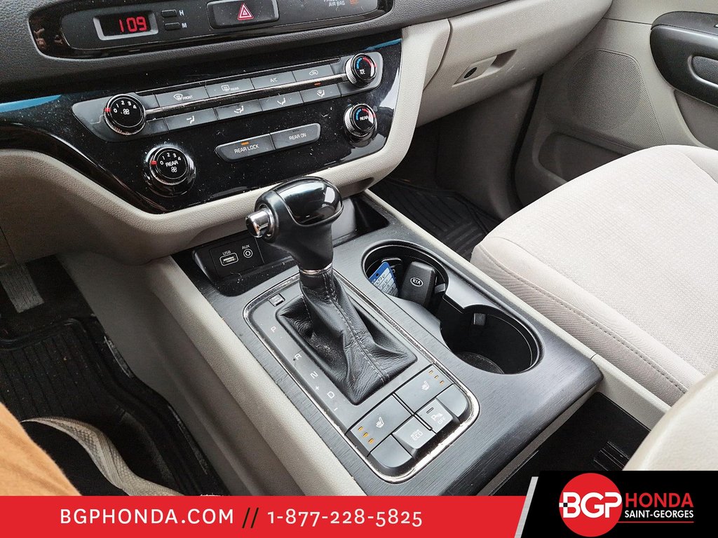 2016 Kia Sedona LX in Saint-Georges, Quebec - 16 - w1024h768px