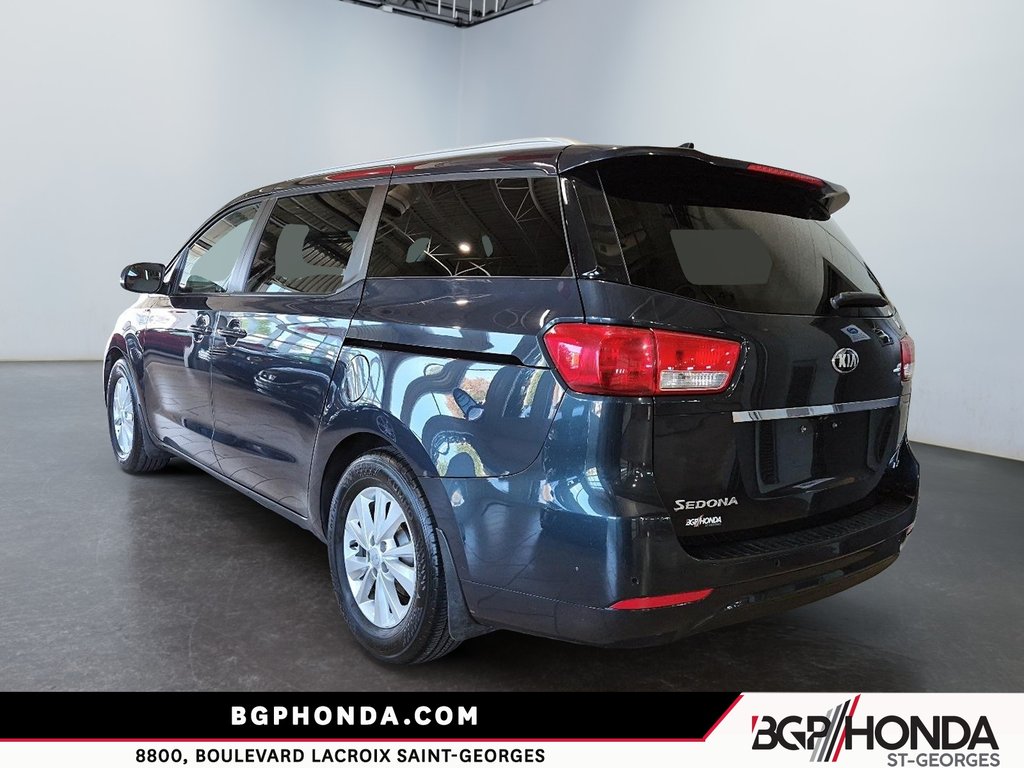 2016 Kia Sedona LX in Saint-Georges, Quebec - 4 - w1024h768px