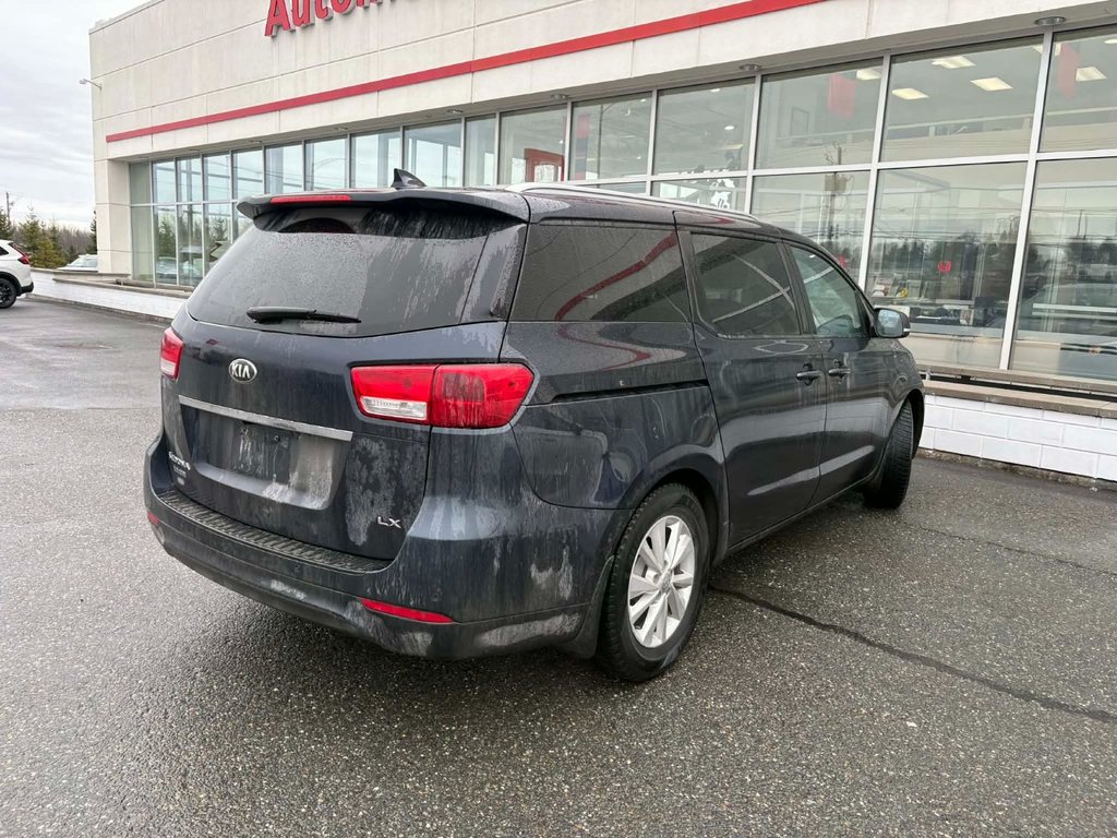 2016 Kia Sedona LX in Saint-Georges, Quebec - 2 - w1024h768px